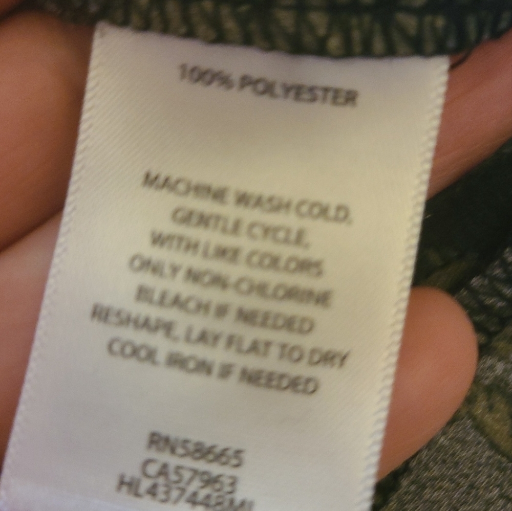Chelsea28 Shorts Bermuda / Culotte Flowy Floral‎ Print Sz Small Green and Black - Picture 2 of 4